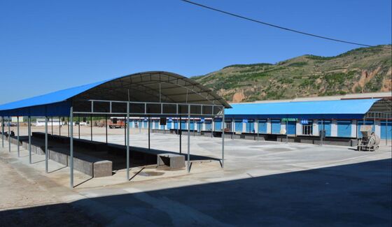 Large-span design high-strength steel cargo area with rapid construction for logistics hubs and storage yards