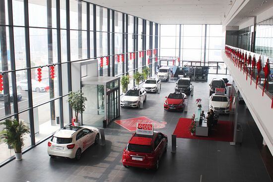 Modular Exhibition Space with Large Column-Free Interior and Insulated Composite Panels for Steel Structure Halls