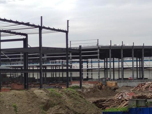 Modular Exhibition Space with Large Column-Free Interior and Insulated Composite Panels for Steel Structure Halls